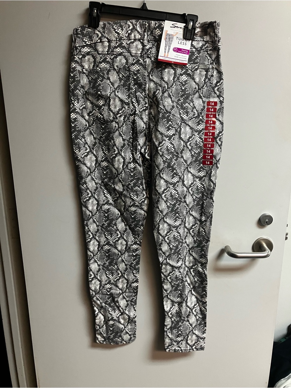 Seven7 Women’s Snake Print Capris in Black and White